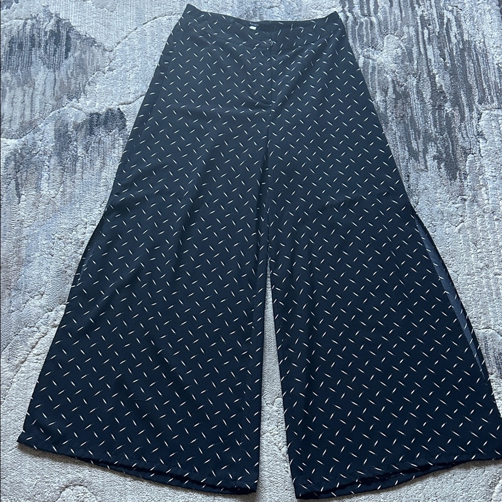 Kensie black and White Geometric Wide-Leg Pants with side slit